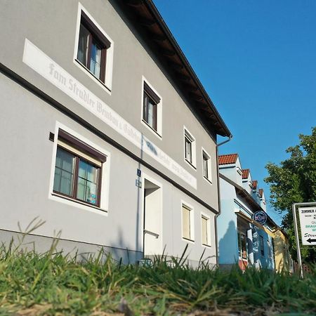 Gaestehaus Und Weinbau Zur Wiederkehr Strudler Podersdorf am See Exterior photo